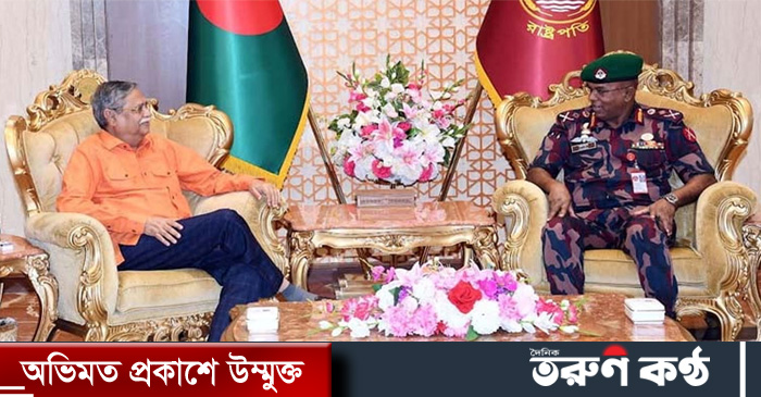 চোরাচালান, মাদক ও সীমান্ত হত্যা বন্ধে বর্ডার গার্ড বাংলাদেশকে (বিজিবি) আরও তৎপর হওয়ার আহ্বান জানিয়েছেন রাষ্ট্রপতি মো. সাহাবুদ্দিন। চোরাচালান, মাদক ও সীমান্ত হত্যা বন্ধে বর্ডার গার্ড বাংলাদেশকে (বিজিবি) আরও তৎপর হওয়ার আহ্বান জানিয়েছেন রাষ্ট্রপতি মো. সাহাবুদ্দিন।