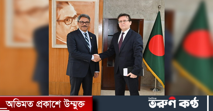 পররাষ্ট্র প্রতিমন্ত্রী মো. শাহরিয়ার আলমের সঙ্গে সৌজন্য সাক্ষাৎ করেছেন ঢাকায় নিযুক্ত তুরস্কের নতুন রাষ্ট্রদূত রামিস সেন। উভয়পক্ষ দুই দেশের মধ্যে দ্বিপাক্ষিক বাণিজ্য বাড়ানোর ওপর জোর দেন। পররাষ্ট্র প্রতিমন্ত্রী মো. শাহরিয়ার আলমের সঙ্গে সৌজন্য সাক্ষাৎ করেছেন ঢাকায় নিযুক্ত তুরস্কের নতুন রাষ্ট্রদূত রামিস সেন। উভয়পক্ষ দুই দেশের মধ্যে দ্বিপাক্ষিক বাণিজ্য বাড়ানোর ওপর জোর দেন।