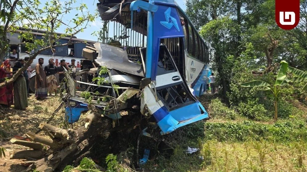 লোহাগাড়ায় মারসা পরিবহণের দুই বাসের মুখোমুখি সংঘর্ষ, নিহত ৪