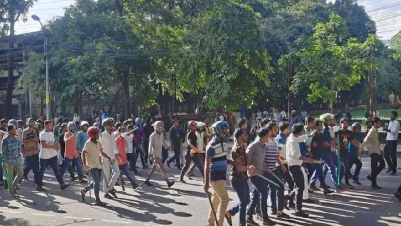 ১৫ জুলাই : ছাত্রলীগের বিরুদ্ধে প্রতিরোধ