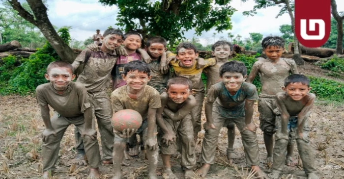 আজ বন্ধু দিবস, বন্ধুত্বের বন্ধন হোক চির অটুট
