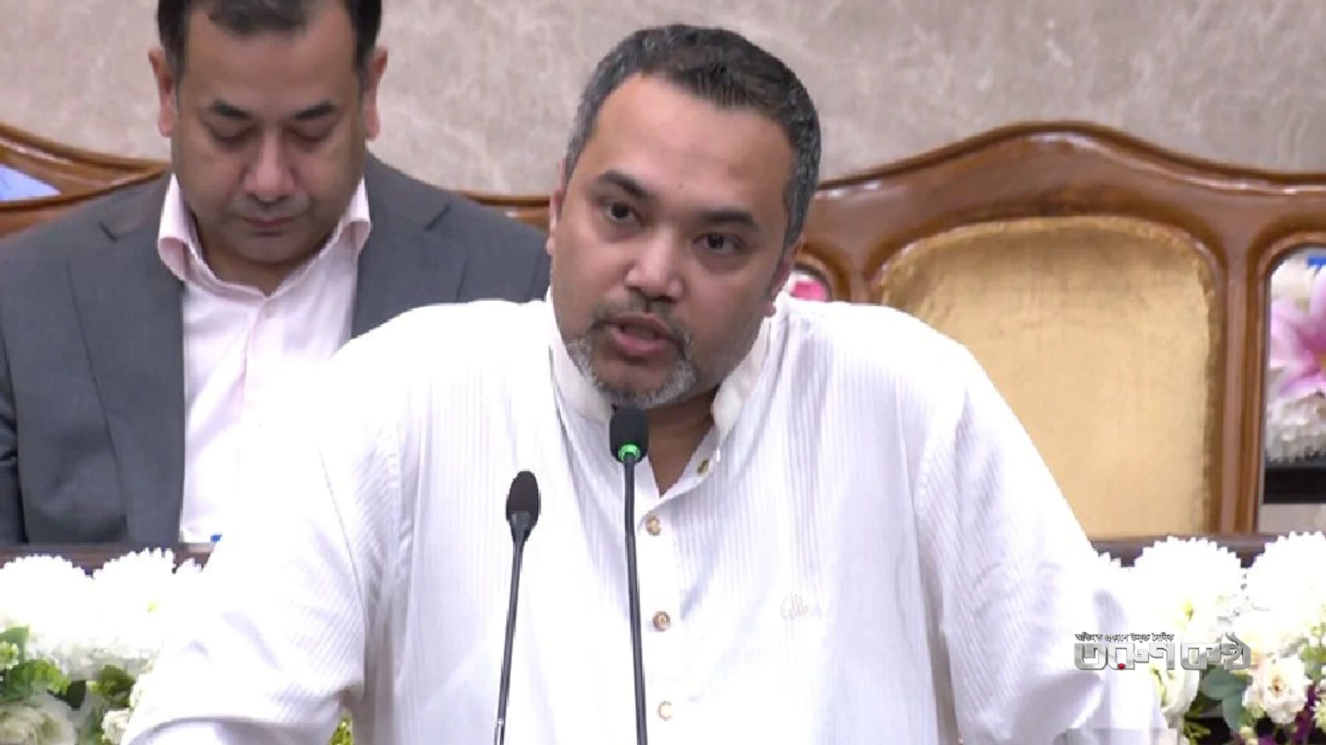 ‘নতজানু পররাষ্ট্রনীতির অবসান’, ৬ মাসের অর্জন তুলে ধরলেন প্রধানমন্ত্রীর মুখপাত্র মাহদী আমিন