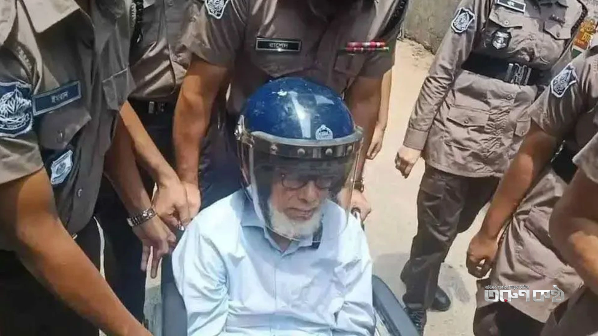 আদালতের অনুমতি ছাড়া দেশত্যাগে নিষেধাজ্ঞা খায়রুল হকের, জামিন বহাল