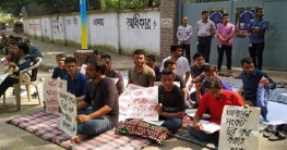 কাঁথা-বালিশ নিয়ে ভিসির বাসভবনে ঢাবি শিক্ষার্থীরা