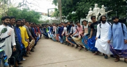 ঢাকা বিশ্ববিদ্যালয় ক্যাম্পাসে লুঙ্গি মিছিল
