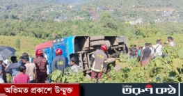 জাফলং উঁচু পাহাড় থেকে নিচে পড়লো পর্যটকবাহী বাস