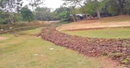 নবীগঞ্জে জোরপূর্বক জায়গা দখল করে রাস্তা নির্মাণের অভিযোগ