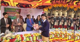 চাঁপাইনবাবগঞ্জে নতুন বই পেয়ে উচ্ছ্বসিত শিক্ষার্থীরা