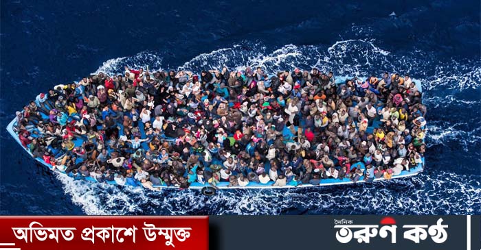 সাগর পাড়ি দিচ্ছে অভিবাসী বোঝাই একটি নৌকা সাগর পাড়ি দিচ্ছে অভিবাসী বোঝাই একটি নৌকা