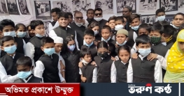 ৯০০ শিক্ষার্থীকে মুজিব কোট দিলেন কাউন্সিলর মানিক