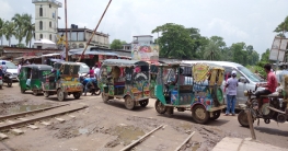 শ্রীপুরবাসীর দুর্ভোগ শ্রীপুর বাজার লেভেল ক্রসিং