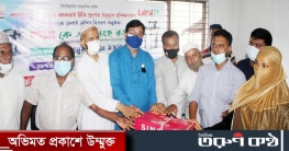 লালমাইয়ে প্রশিক্ষণপ্রাপ্ত মহিলাদের মাঝে সেলাই মেশিন বিতরণ