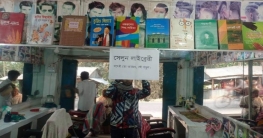 নওগাঁর মান্দায় সেলুন লাইব্রেরি
