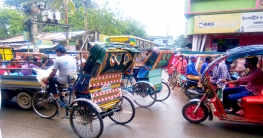 জয়পুরহাটে মানা হচ্ছে না সামাজিক দূরত্ব