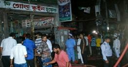 রাজধানী সুপার মার্কেটে আগুনে নিঃস্ব অনেক দোকান মালিক রাজধানী সুপার মার্কেটে আগুনে নিঃস্ব অনেক দোকান মালিক