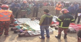 কুমিল্লায় কয়লার ট্রাক উল্টে ১৪ শ্রমিক নিহত