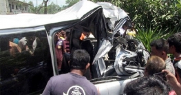 মুন্সীগঞ্জে বাস-মাইক্রোবাসের সংর্ঘষে নিহত ৮ মুন্সীগঞ্জে বাস-মাইক্রোবাসের সংর্ঘষে নিহত ৮