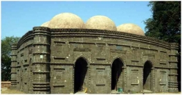 সাড়ে চারশ বছরের ঐতিহ্যবাহী নওগাঁর কুসুম্বা মসজিদ