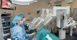 রোবট দিয়ে অস্ত্রোপচার!