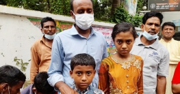 লিচুর বদলে বাবাকেই খুঁজে ফিরছে ছোট্ট ইসা