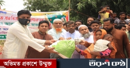 দেবীদ্বারে উপজেলা চেয়াম্যানের উদ্যোগে ৫ শত পরিবারকে খাদ্য প্রদান