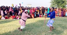 জারো দর্শনার্থীকে মাতালেন ৪০ লাঠিয়াল