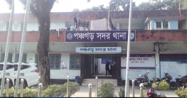 পঞ্চগড়ে অন্যায় ভাবে বাড়ি ভাঙচুর করতে গিয়ে আটক-৪