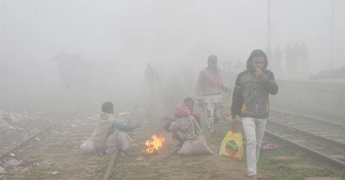 তীব্র শীতে জবুথবু ঢাকার বাসিন্দারাও