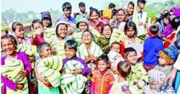কম্বল পেয়ে শিশুদের মুখে আনন্দের হাসি