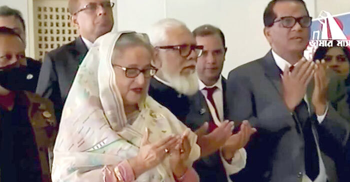 ভবন উদ্বোধন শেষে মোনাজাতে অংশ নেন প্রধানমন্ত্রী শেখ হাসিনা