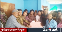 শীতার্তদের মধ্যে কম্বল বিতরণ এমপি জিল্লুল হাকিমের