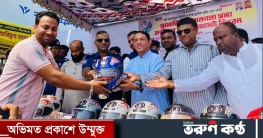 ১০০ নেতাকর্মীর হাতে হেলমেট তুলে দিল ছাত্রলীগ