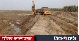 পাংশার পদ্মার বুকে রাস্তা তৈরি করে চলছে বালু ও মাটি কাটার মহোৎসব পাংশার পদ্মার বুকে রাস্তা তৈরি করে চলছে বালু ও মাটি কাটার মহোৎসব