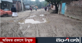 গাংনীর ভবানিপুর গ্রামের কাঁচা রাস্তা পাকা নির্মাণ না করায় দুর্ভোগ গাংনীর ভবানিপুর গ্রামের কাঁচা রাস্তা পাকা নির্মাণ না করায় দুর্ভোগ