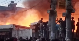 হাজারীবাগে বটতলা বস্তিতে আগুন, নিয়ন্ত্রণে ১০ ইউনিট হাজারীবাগে বটতলা বস্তিতে আগুন, নিয়ন্ত্রণে ১০ ইউনিট