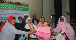 চাঁপাইনবাবগঞ্জে কম্বল বিতরণ করলেন জেসি এমপি