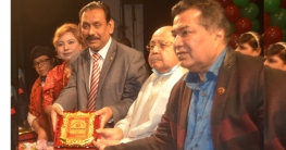 বঙ্গবন্ধু স্মৃতি সম্মাননা পেলেন লায়ন গনি মিয়া বাবুল বঙ্গবন্ধু স্মৃতি সম্মাননা পেলেন লায়ন গনি মিয়া বাবুল