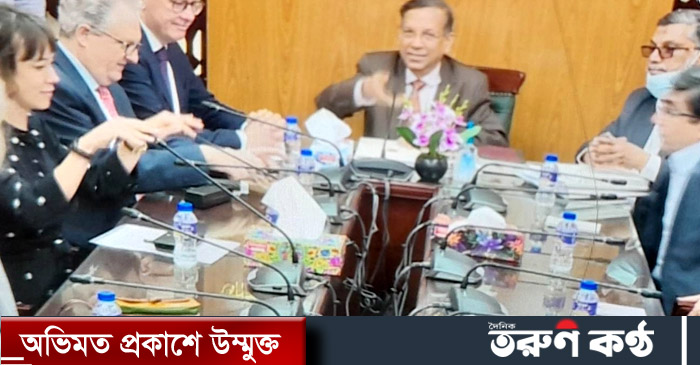ইউরোপীয় ইউনিয়নভুক্ত (ইইউ) ছয় দেশের রাষ্ট্রদূতের সঙ্গে বৈঠকে বসেছেন আইন, বিচার ও সংসদবিষয়ক মন্ত্রী আনিসুল হক।