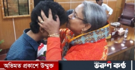 সেই নাফিসের কপালে চুমু দিলেন শিক্ষামন্ত্রী