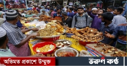 ঐতিহাসিক চকবাজারের জমজমাট ইফতার বাজার। 
