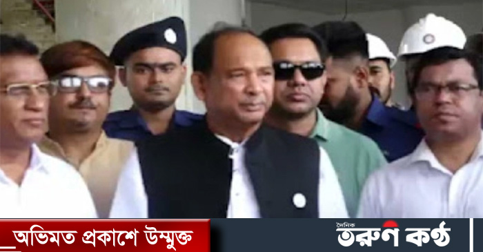 আগস্ট-সেপ্টেম্বরের মধ্যেই ঢাকা-কক্সবাজার ট্রেন চলাচল শুরু: মন্ত্রীরেলমন্ত্রী নুরুল ইসলাম সুজন (মাঝখানে)