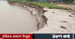 চাঁপাই পদ্মার ভাঙনের মুখে সরিয়ে নেয়া হচ্ছে শিক্ষাপ্রতিষ্ঠান