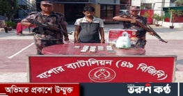 বেনাপোলে বিজিবি`র হাতে ডলার,রুপিসহ পাচারকারী আটক