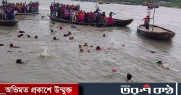 ৬০ জন যাত্রী নিয়ে মোংলায় নৌকাডুবি 
