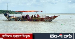 পদ্মাপাড়ে স্বজনদের অপেক্ষা, এখনো খোঁজ মেলেনি ৪ শ্রমিকের পদ্মাপাড়ে স্বজনদের অপেক্ষা, এখনো খোঁজ মেলেনি ৪ শ্রমিকের