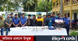 কুমিল্লায় পুলিশ পরিচয়ে ছিনতাই, গ্রেপ্তার ৫