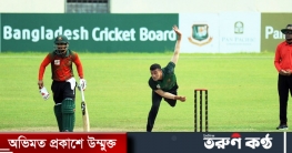 ৩ ওভার যেতেই বৃষ্টির হানা