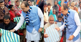 টঙ্গীতে দৃষ্টি প্রতিবন্ধীদের মাঝে শীত বস্ত্র বিতরণ 