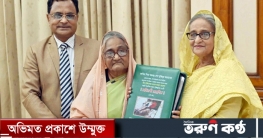 প্রধানমন্ত্রীর কাছে মুক্তিযুদ্ধের ১১২ ডকুমেন্ট হস্তান্তর
