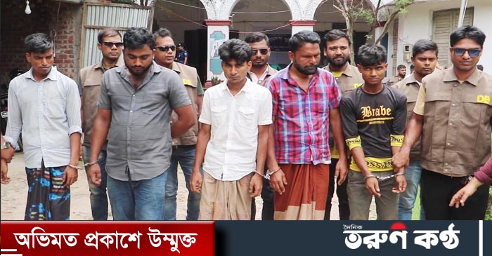 নওগাঁয় মোটসাইকেল চুরি চক্রের ৫ সদস্যকে গ্রেফতার ৮ চোরাই মোটসাইকেল উদ্ধার ১৪ কেজি গাঁজাসহ পুলিশ আরও ৬ জনকে গ্রেফতার করেছে